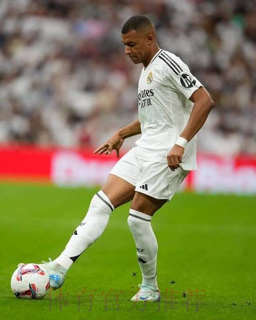 飘逸灵动!皇马新王诡异脚后跟破门 钻了门将的裆 飘逸灵动!皇马新王诡异脚后跟破门 钻了门将的裆